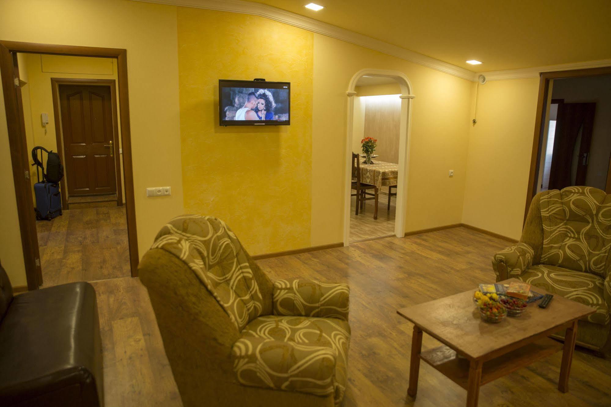 יירבאן Your Hostel מראה חיצוני תמונה