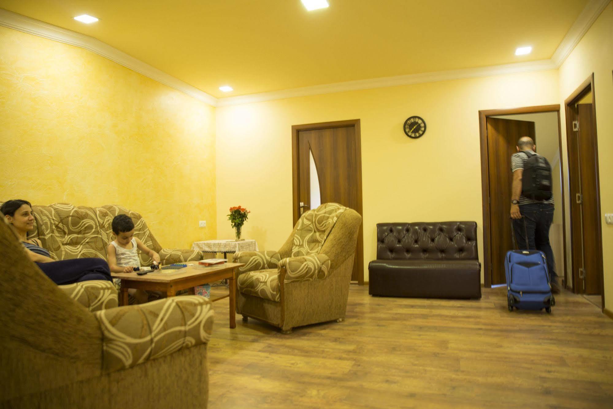 יירבאן Your Hostel מראה חיצוני תמונה