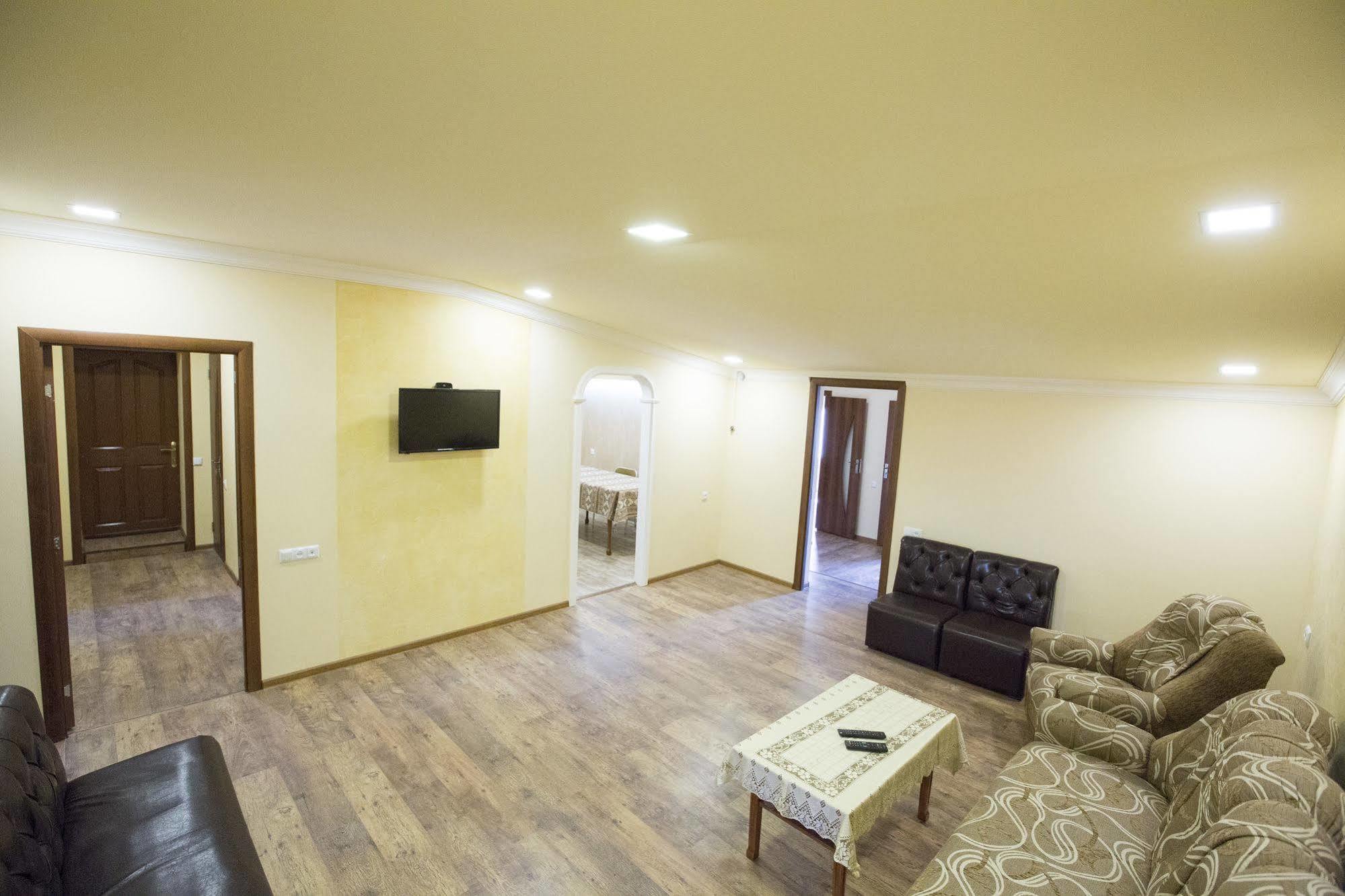 יירבאן Your Hostel מראה חיצוני תמונה
